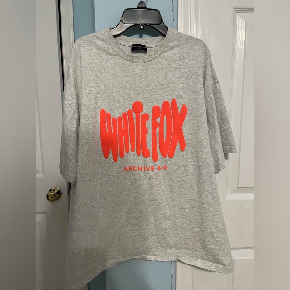 White fox neon salmon oversized tee M/L
